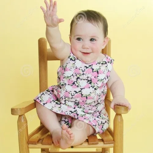 Ảnh chế em bé với cử chỉ xin ý kiến rất dễ thương