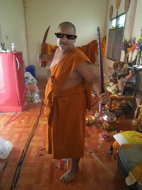 Meme giang hồ nụ cười cứng khiến ai xem cũng bật cười