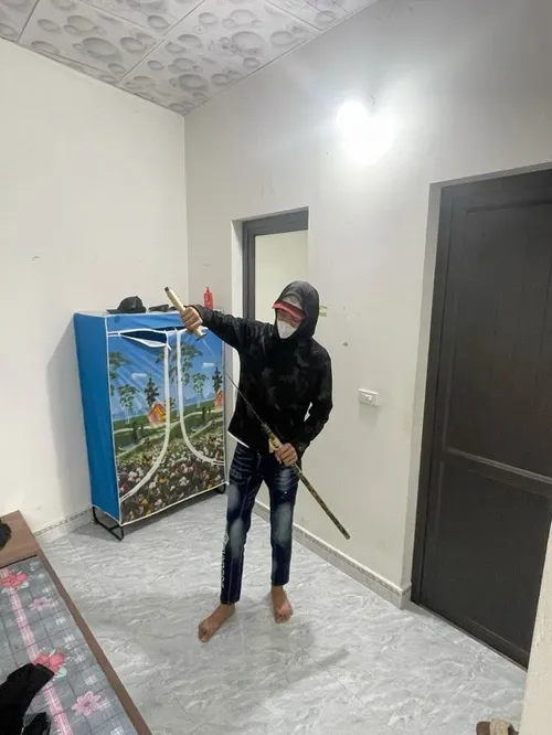 Meme giang hồ băng nhóm đứng thành hàng như chuẩn bị họp vui