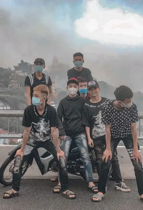 Hình chế giang hồ mô tả cảnh thị uy nhưng lại duyên lạ