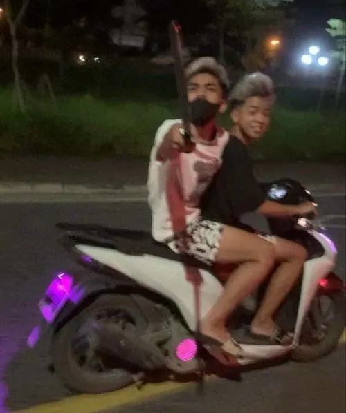 Hình troll giang hồ khắc họa dáng đứng hầm hố nhưng cute