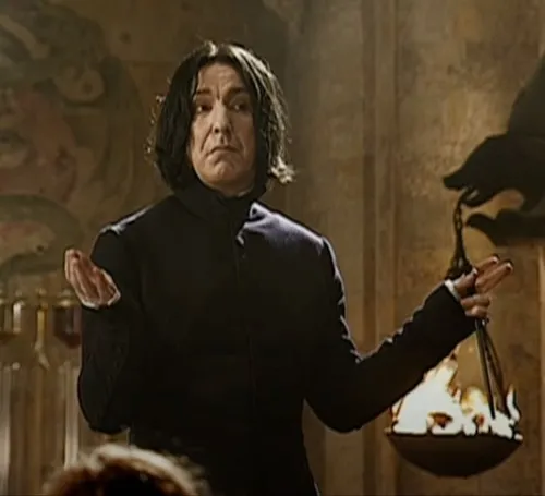 Hình troll thiếu niên phép thuật né cú quật mạnh của chổi Nimbus giữa gió