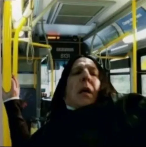 Khoảnh khắc pháp sư nhỏ lúng túng nhìn bảo bối tử thần