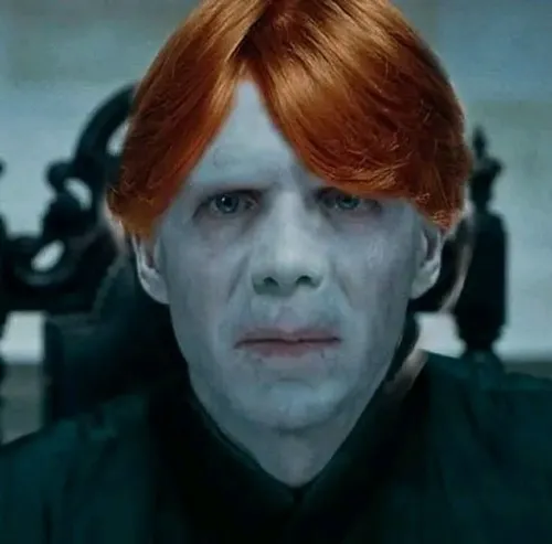 Meme chế Harry Potter cầm sách bùa chú giữa khu sân luyện chổi