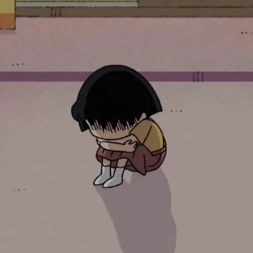 Meme ngồi ôm gối giữa căn phòng đơn và ánh sáng mờ