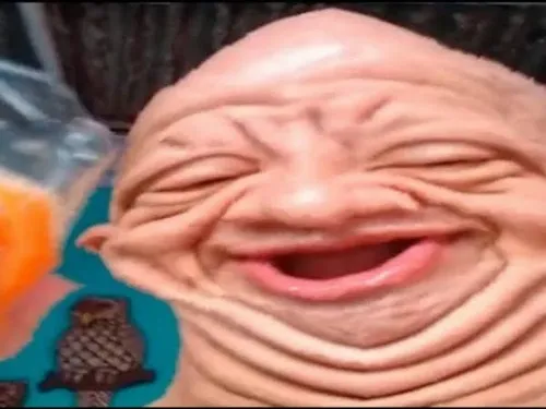 Meme hài cú đơ đột ngột khiến comment dưới nổ tiếng cười