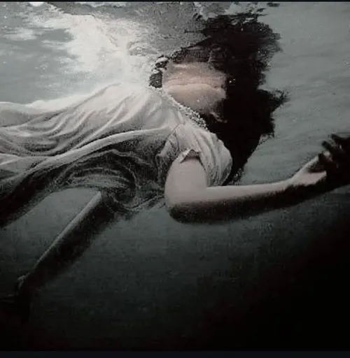 Avatar dễ thương ảnh buồn cô đơn của nữ cùng nỗi nhớ lửng lơ trong không khí