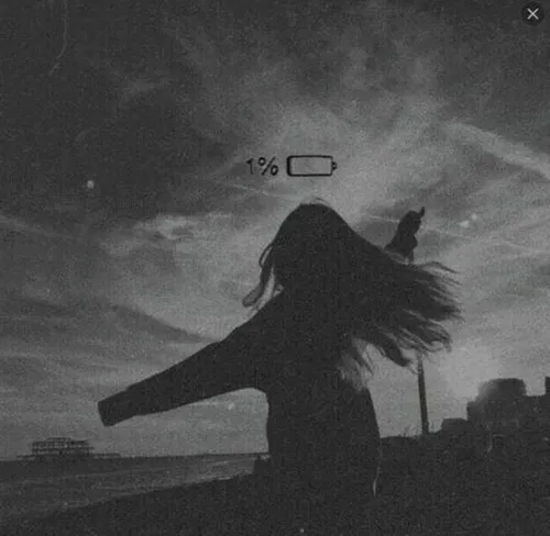 Ảnh đại diện cá nhân ảnh buồn cô đơn của nữ giữa tường xám