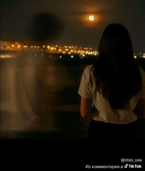 Hình đại diện cute ảnh tâm trạng trong góc phòng trống hiu hắt