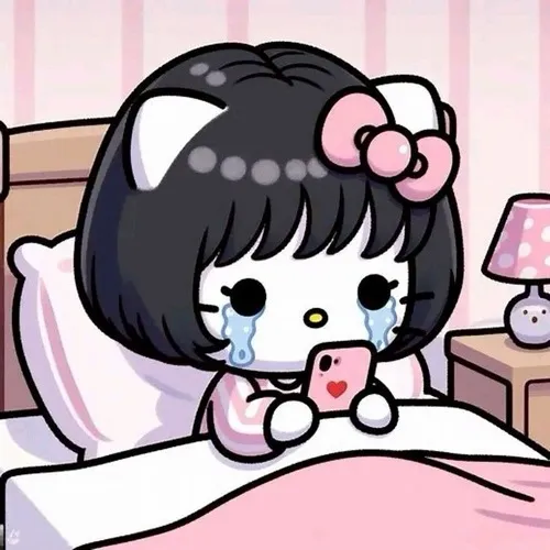 Kitty rưng rưng dựa vào họa tiết pastel như chờ lời an ủi.