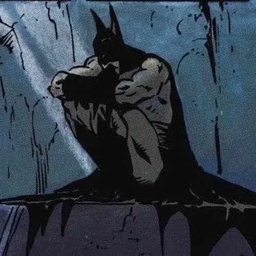 9 Ảnh troll Người canh gác nhìn Alfred Pennyworth đầy tin cậy