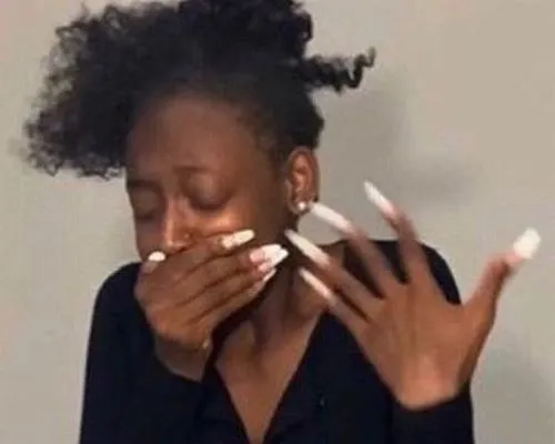 13 Ảnh chế úp mặt phản ứng mắc cỡ