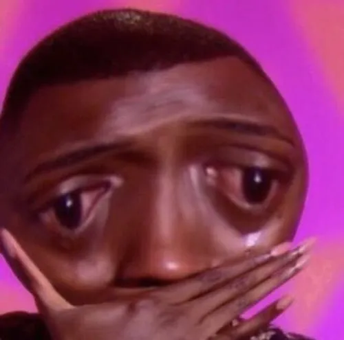 29 Meme hài cúi che mặt mắc cỡ