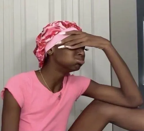 7 Hình meme che mặt vì xấu hổ