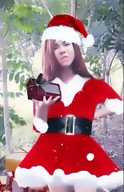 Ảnh vui Noel tạo tiếng cười cộng đồng trong dịp cuối năm