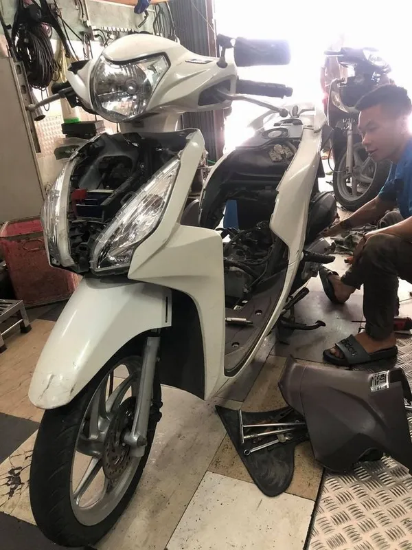 Pô xe nhìn hơi sệ xuống cho vibe hư nhưng vẫn chạy được.