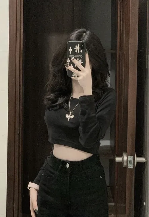 Hình đại diện cute cô nàng ánh sáng phòng không gian riêng cảm xúc tối giản