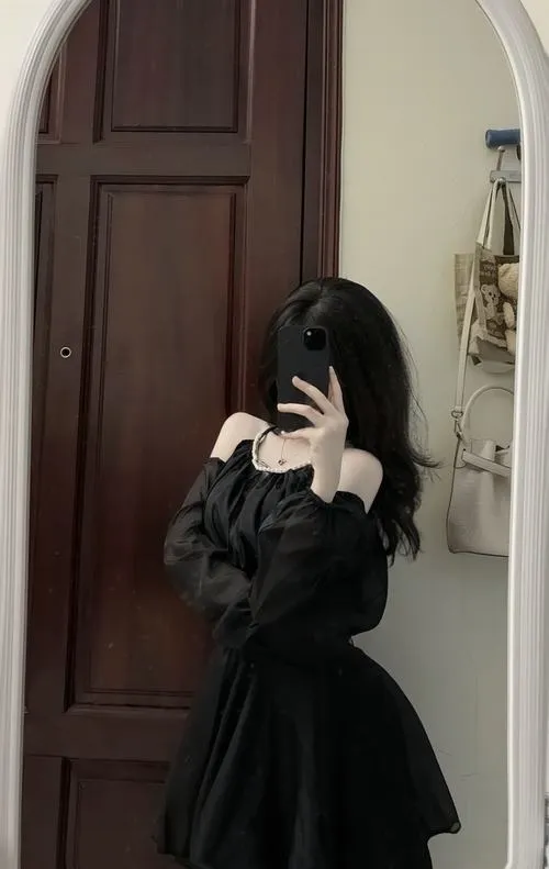 Avatar dễ thương cô ấy gương phòng tắm ánh sáng tự nhiên riêng tư