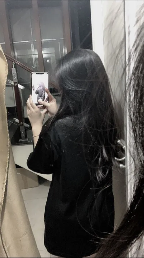 Avatar dễ thương cô ấy gương phòng ngủ ánh sáng tự nhiên riêng tư tối giản