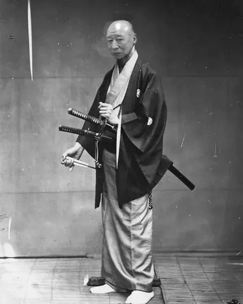 Hình meme hài Shigeo Tokuda biểu cảm điềm tĩnh tạo trêu đùa