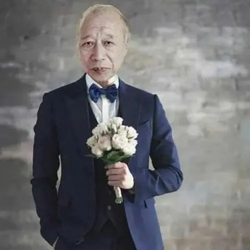 Hình meme Shigeo Tokuda mặc vest trở thành biểu tượng meme văn hóa mạng Việt