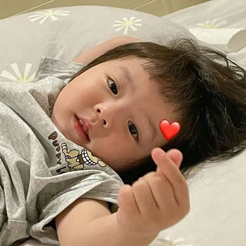 Khi con gái nói yêu anh bằng biểu cảm đáng yêu