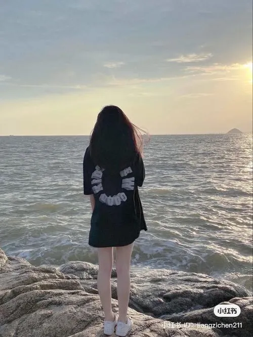 Avatar gái đẹp quay lưng cho cảm giác tò mò rất khó đoán