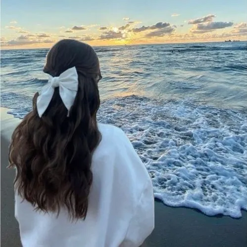 Hình đại diện bí ẩn phụ nữ không thấy gương mặt gợi suy tưởng