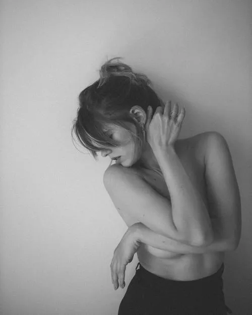 Khi ảnh khỏa thân nghệ thuật vượt qua ranh giới phô bày để chạm cảm xúc