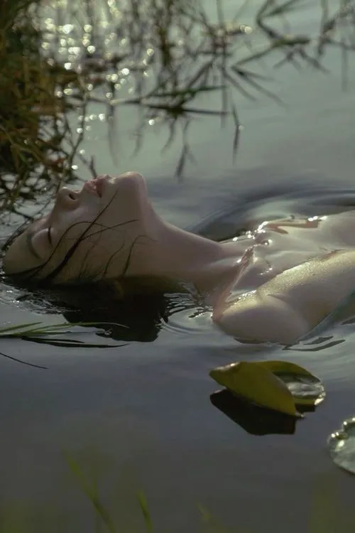 Khỏa thân nghệ thuật hiện diện trong không gian tĩnh lặng