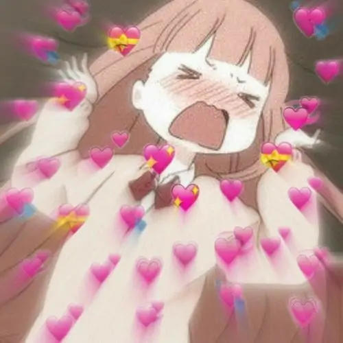 9 Cô gái anime tóc sáng khóc òa giữa nền tim hồng, hai tay đưa lên mặt và má đỏ ửng làm tổng thể giống hạ huyết áp vì đẹp theo kiểu vui