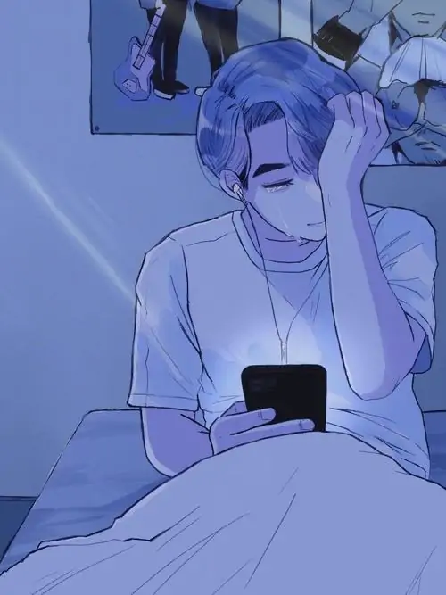 34 Một chàng trai anime bước chậm dưới đường hầm, áo khoác dài đen phủ gối, mắt nhìn thẳng nhưng rỗng khiến ảnh hồ sơ nam chính hoạt hình trầm tư trông vừa ngầu vừa mệt