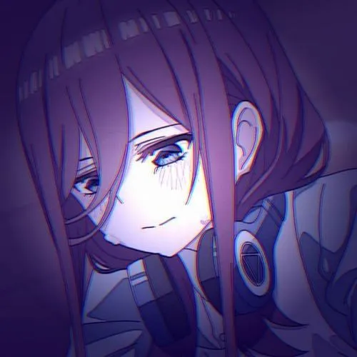 50 Cô gái tóc tím đậm ngoái nhìn qua vai, mắt sáng và vòng tai lớn nổi lên giữa nền tối khiến ảnh nữ hợp cho người thích vẻ đẹp sắc hơn một chút