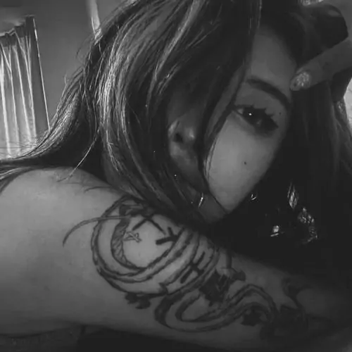 69 Hình Avatar Đen Buồn Nữ nhẹ nhàng mà vẫn giữ nét nghệ thuật và chiều sâu cảm xúc