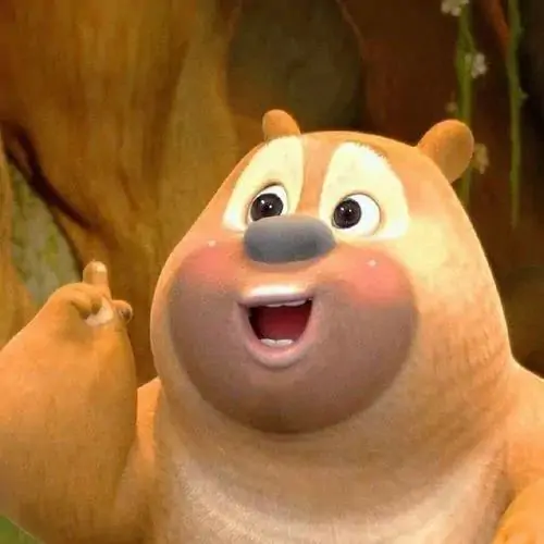 55 Gấu hoạt hình màu quế nằm võng giữa sân thượng, cạnh ly nước chanh và chiếc quạt tay nhỏ, toàn bộ khung hình mang cảm giác trưa hè chậm rãi rất khác