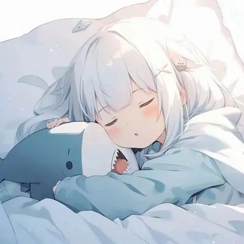 34 Nhân vật tóc trắng đang ngủ ngon lành bên cạnh gối ôm hình cá mập xanh trong không gian xanh nhạt mang đậm tính chân thực bình yên.