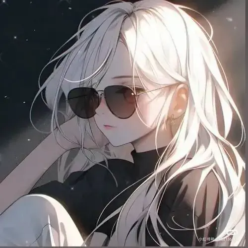 31 Đèn bảng hiệu phía sau hắt lên vai áo, chibi nữ tóc đen bước qua vũng nước nhỏ với đôi giày cao cổ.