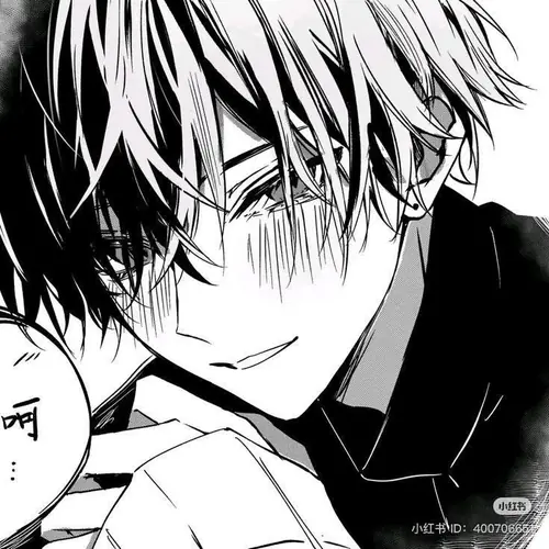 Ảnh anime trắng đen cute ngầu này bắt sát gương mặt chàng trai tóc rối, nụ cười nghiêng và bóng đen dày làm ánh nhìn nổi bật.