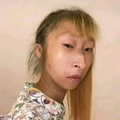 83 82