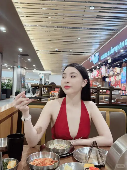 215 Ảnh Gái Xinh Việt Nam tôn nét e ấp khả ái đầy dịu dàng