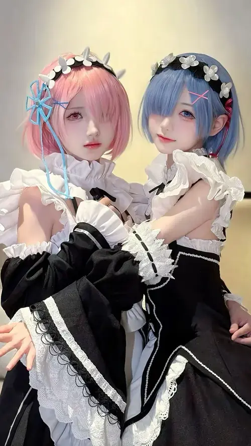 1 Ảnh cosplay nữ tu sexy với thần thái lạnh lùng, ánh mắt cuốn hút và outfit đầy mê hoặc