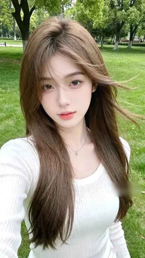 5 Người đẹp xứ kim chi selfie ở công viên, áo trắng gọn gàng cùng tóc nâu thả vai