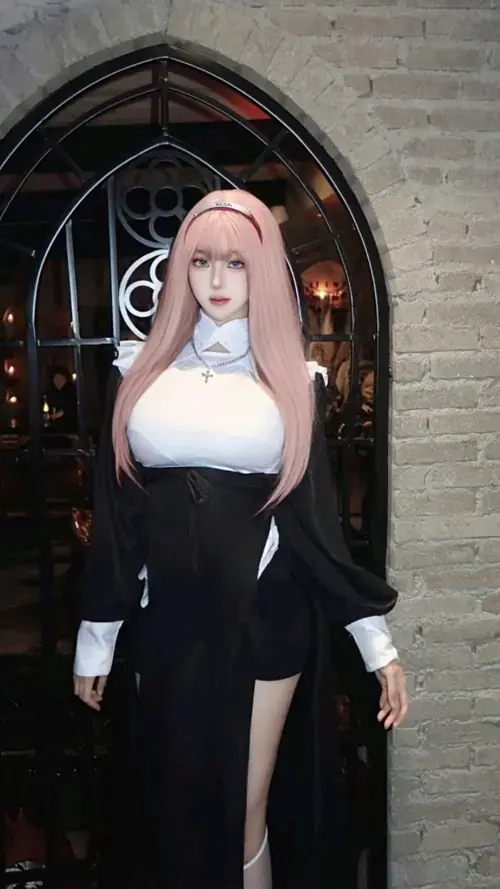 9 Ảnh cosplay phong cách nữ tu đẹp mê ly với thần thái sang chảnh, bí ẩn và đầy sức hút