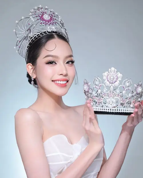 113 Ảnh Hoa Hậu Đăng Quang trong váy dạ hội lộng lẫy vương miện và khí chất nữ hoàng