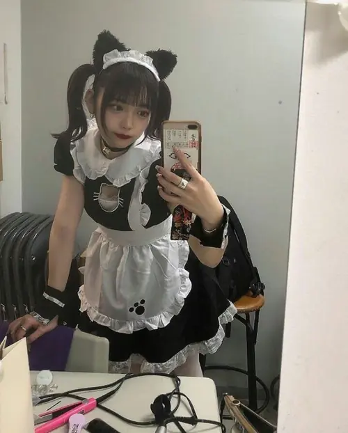 34 33