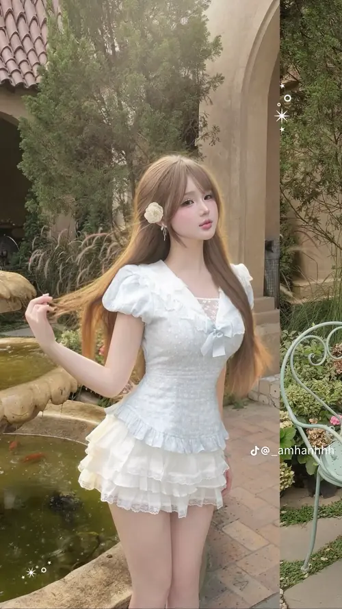 10 Dưới ánh nắng vườn cây, nàng thơ trong trẻo mặc váy ren trắng, tay đặt nhẹ lên tóc