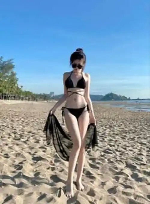 BST 299 Ảnh Gái Xinh Mặc Bikini 2 Mảnh Nhỏ đầy sexy và bối cảnh nghỉ dưỡng đầy sức sống