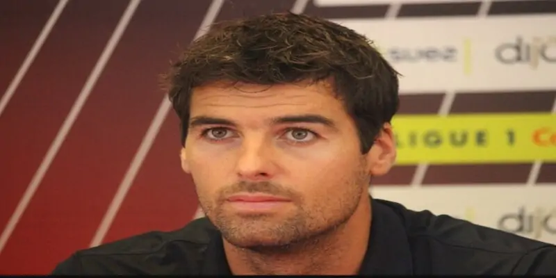 3 Yoann Gourcuff luôn biết cách chuyến bóng đem đến nhiều lợi ích